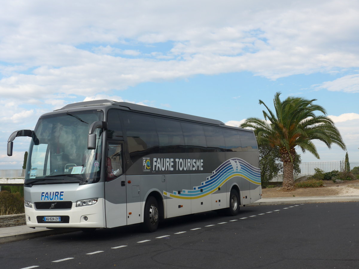 (185'206) - Faure, Valencin - AQ 624 ZY - Volvo am 25. September 2017 in Montpellier, Rastst�tte Fabr�gues