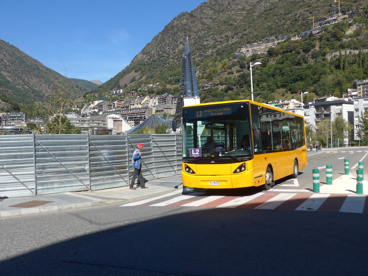 (185'502) - CIA Andorra la Vella - J5415 - UNVI am 28. September 2017 in Andorra la Vella, Pla�a Copr�nceps