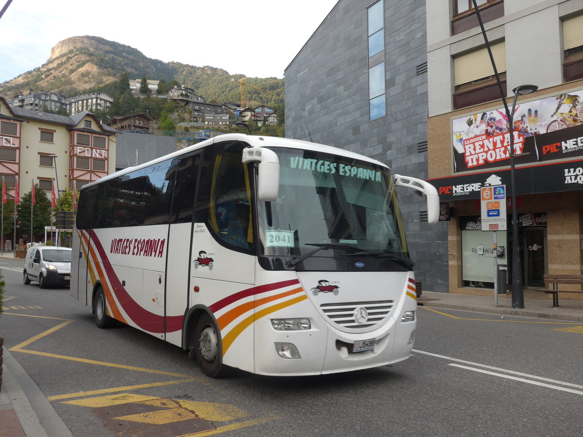 (185'592) - Viatges Espanya, Sant Juli� de L�ria - J5498 - Mercedes/Indcar am 28. September 2017 in La Massana, Centre de la Vila