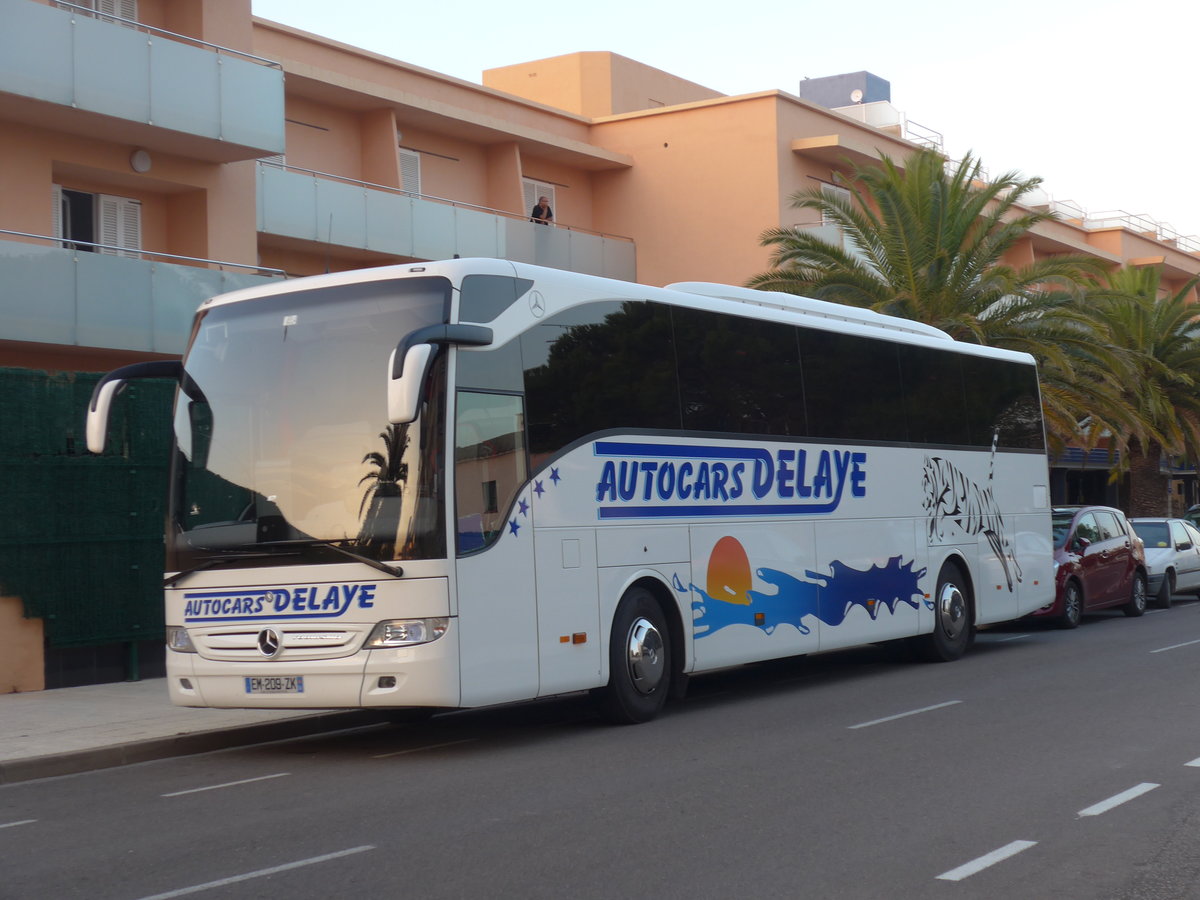 (185'682) - Aus Frankreich: Delaye, Barr�me - EM 209 ZK - Mercedes am 29. September 2017 in Roses