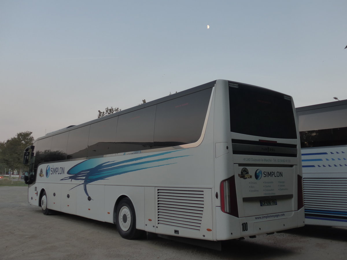 (185'697) - Aus Frankreich: Simplon, Ouzouer-le-March� - CR 696 YR - Van Hool am 29. September 2017 in Roses, Carparkplatz