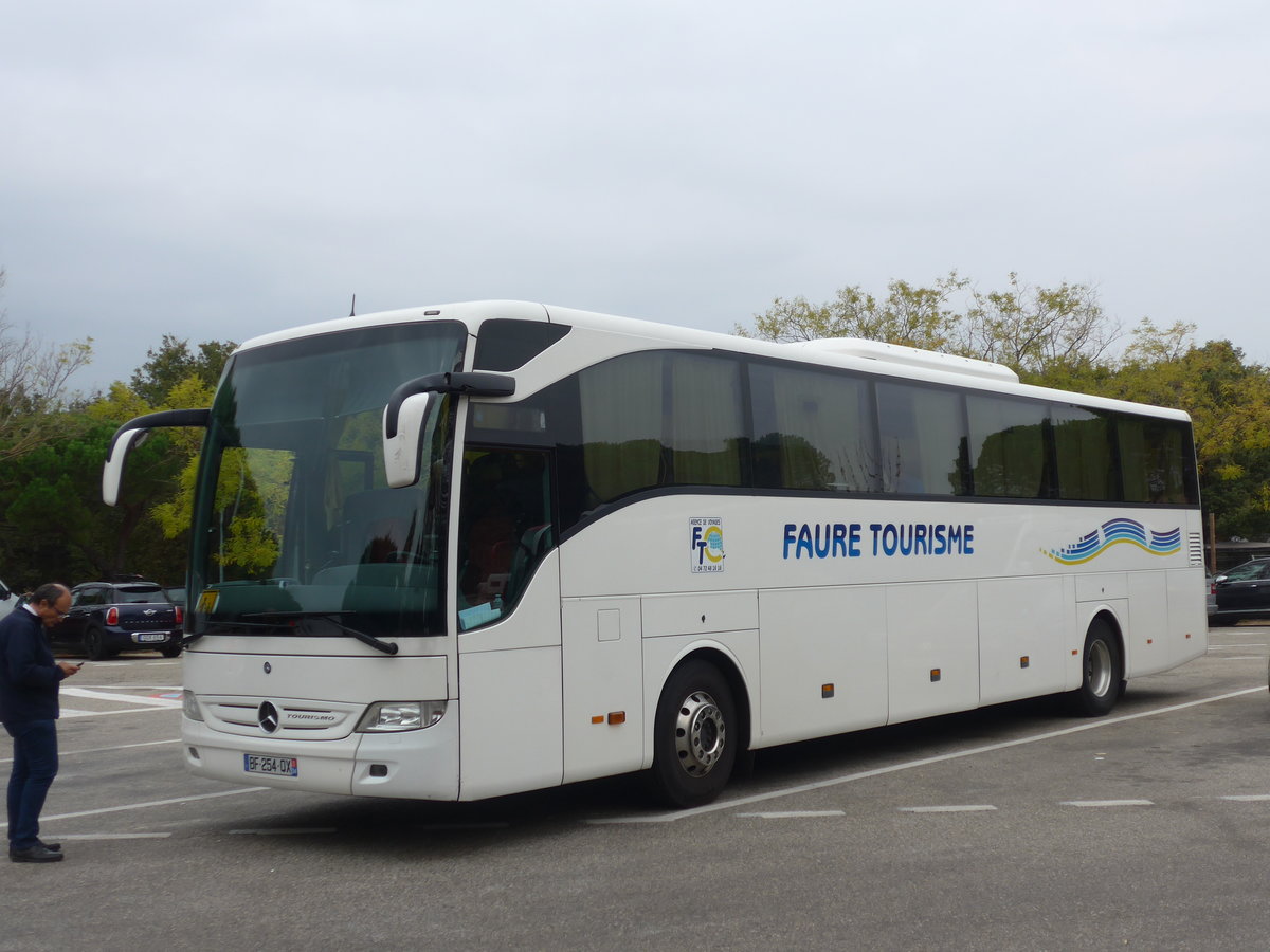 (185'720) - Faure, Valencin - BF 254 QX - Mercedes am 30. September 2017 in Mont�limar, Rastst�tte