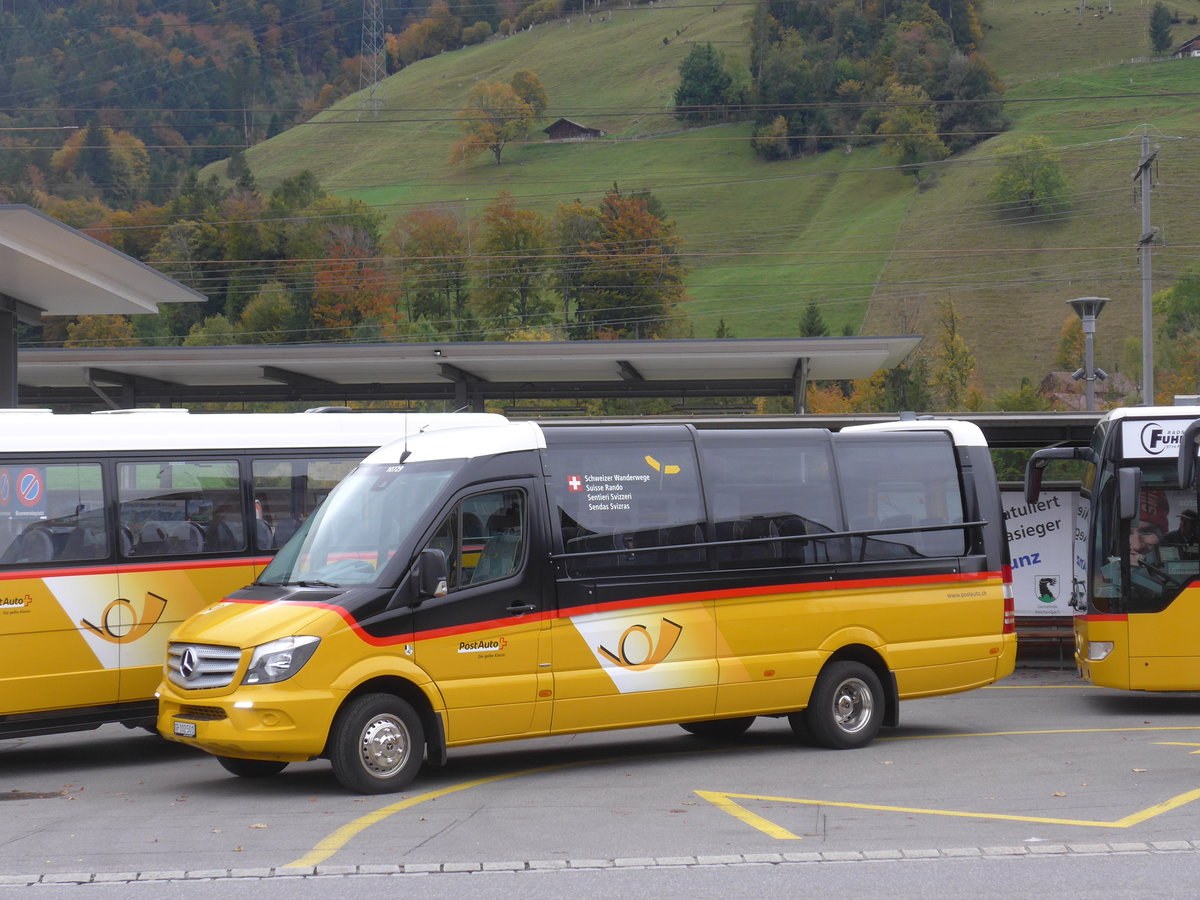 (185'748) - PostAuto Graub�nden - GR 102'501 - Mercedes/Tomassini am 2. Oktober 2017 beim Bahnhof Reichenbach
