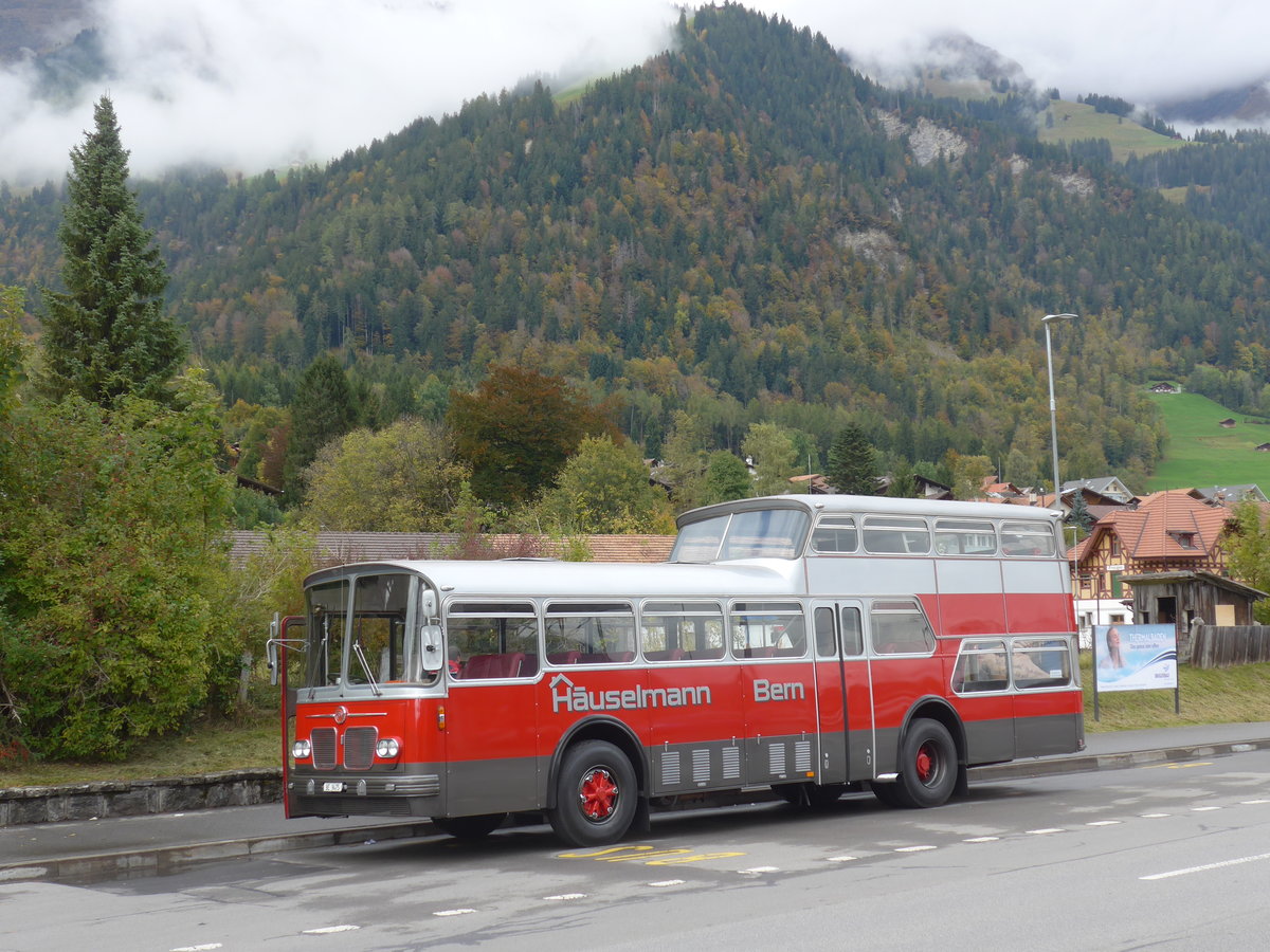 (185'779) - H�uselmann, Bern - Nr. 26/BE 9475 - FBW/Vetter-R&J Anderthalbdecker (ex AFA Adelboden Nr. 9) am 8. Oktober 2017 beim Bahnhof Frutigen