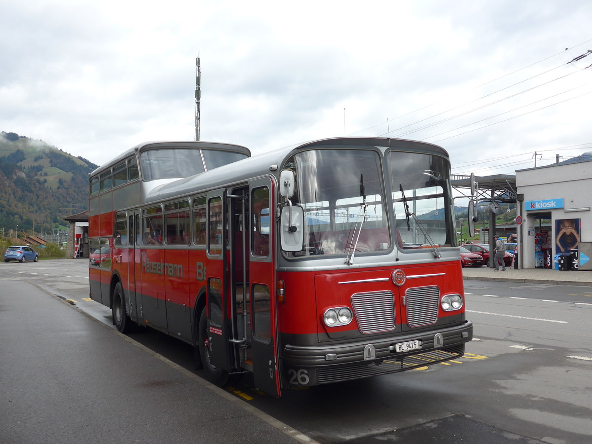 (185'780) - H�uselmann, Bern - Nr. 26/BE 9475 - FBW/Vetter-R&J Anderthalbdecker (ex AFA Adelboden Nr. 9) am 8. Oktober 2017 beim Bahnhof Frutigen