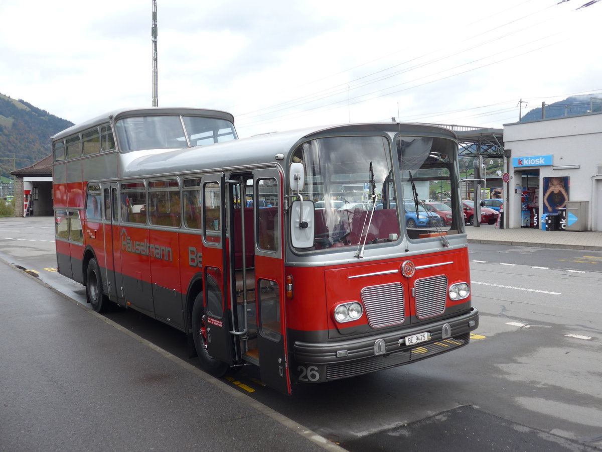 (185'781) - H�uselmann, Bern - Nr. 26/BE 9475 - FBW/Vetter-R&J Anderthalbdecker (ex AFA Adelboden Nr. 9) am 8. Oktober 2017 beim Bahnhof Frutigen