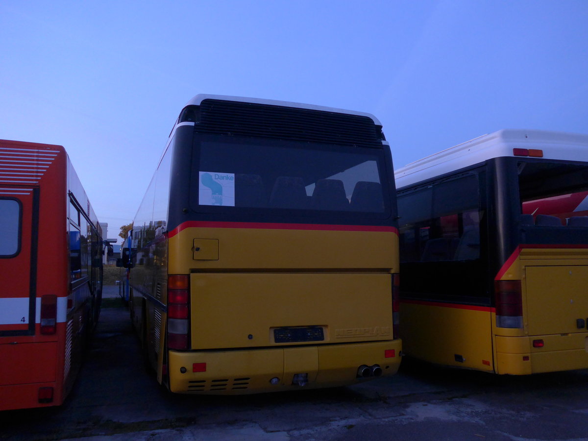 (185'987) - Sulzberger, H�tten - Nr. 11 - Neoplan (ex Thepra, Stans Nr. 11; ex Riederer, St. Margarethenberg; ex PostAuto Graub�nden; ex P 25'137) am 19. Oktober 2017 in Frauenfeld, Langdorfstrasse