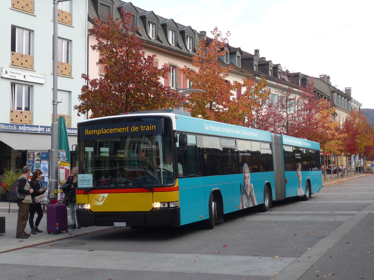 (186'055) - PostAuto Bern - Nr. 797/BE 835'797 - Volvo/Hess (ex Bernmobil, Bern Nr. 258) am 21. Oktober 2017 beim Bahnhof Del�mont