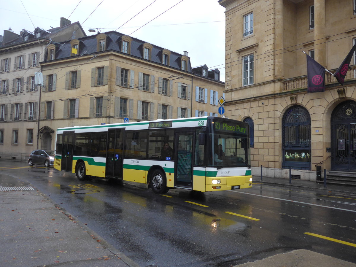 (186'605) - transN, La Chaux-de-Fonds - Nr. 628/NE 111'228 - MAN (ex TN Neuch�tel Nr. 228) am 25. November 2017 in Neuch�tel, Place Pury