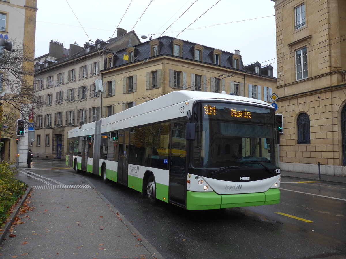 (186'624) - transN, La Chaux-de-Fonds - Nr. 136 - Hess/Hess Gelenktrolleybus (ex TN Neuch�tel Nr. 136) am 25. November 2017 in Neuch�tel, Place Pury