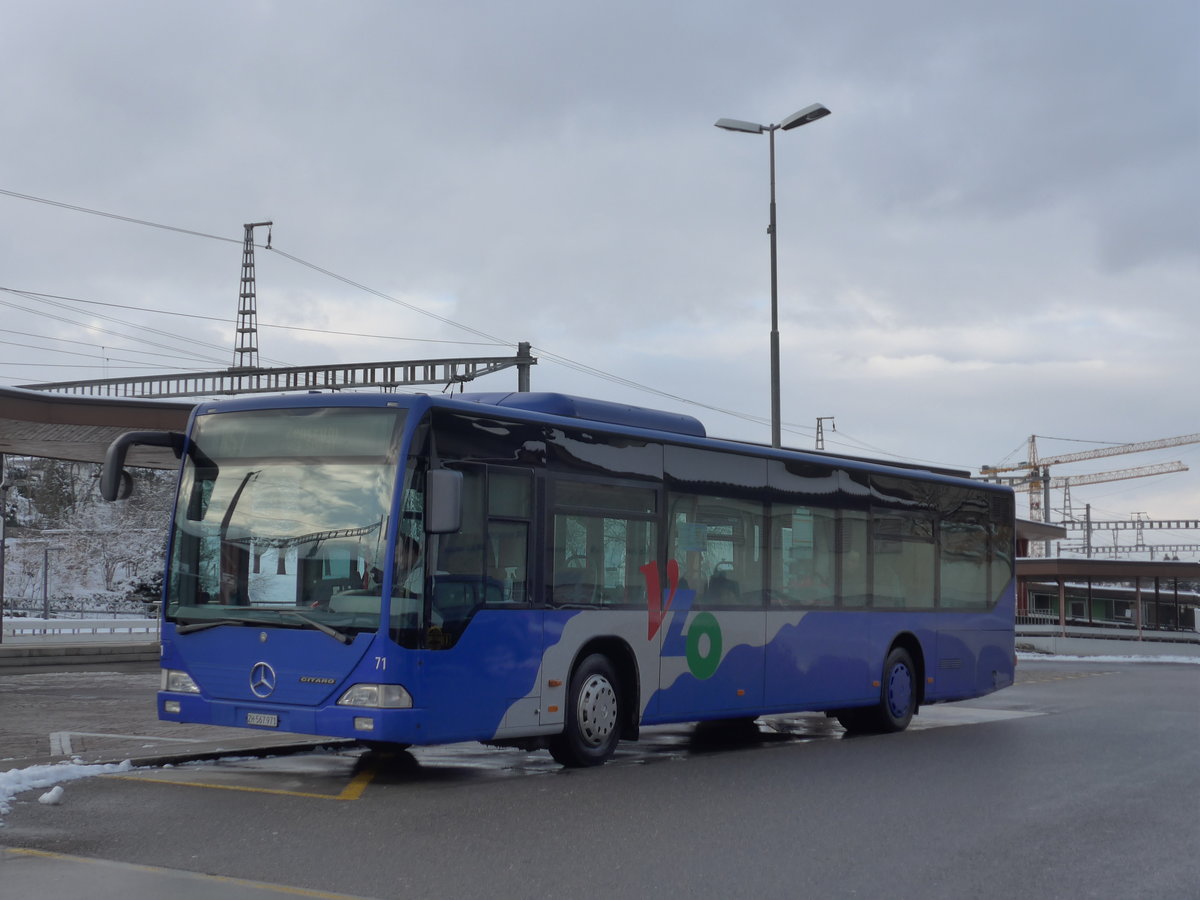 (186'901) - VZO Gr�ningen - Nr. 71/ZH 567'971 - Mercedes am 9. Dezember 2017 beim Bahnhof Wetzikon