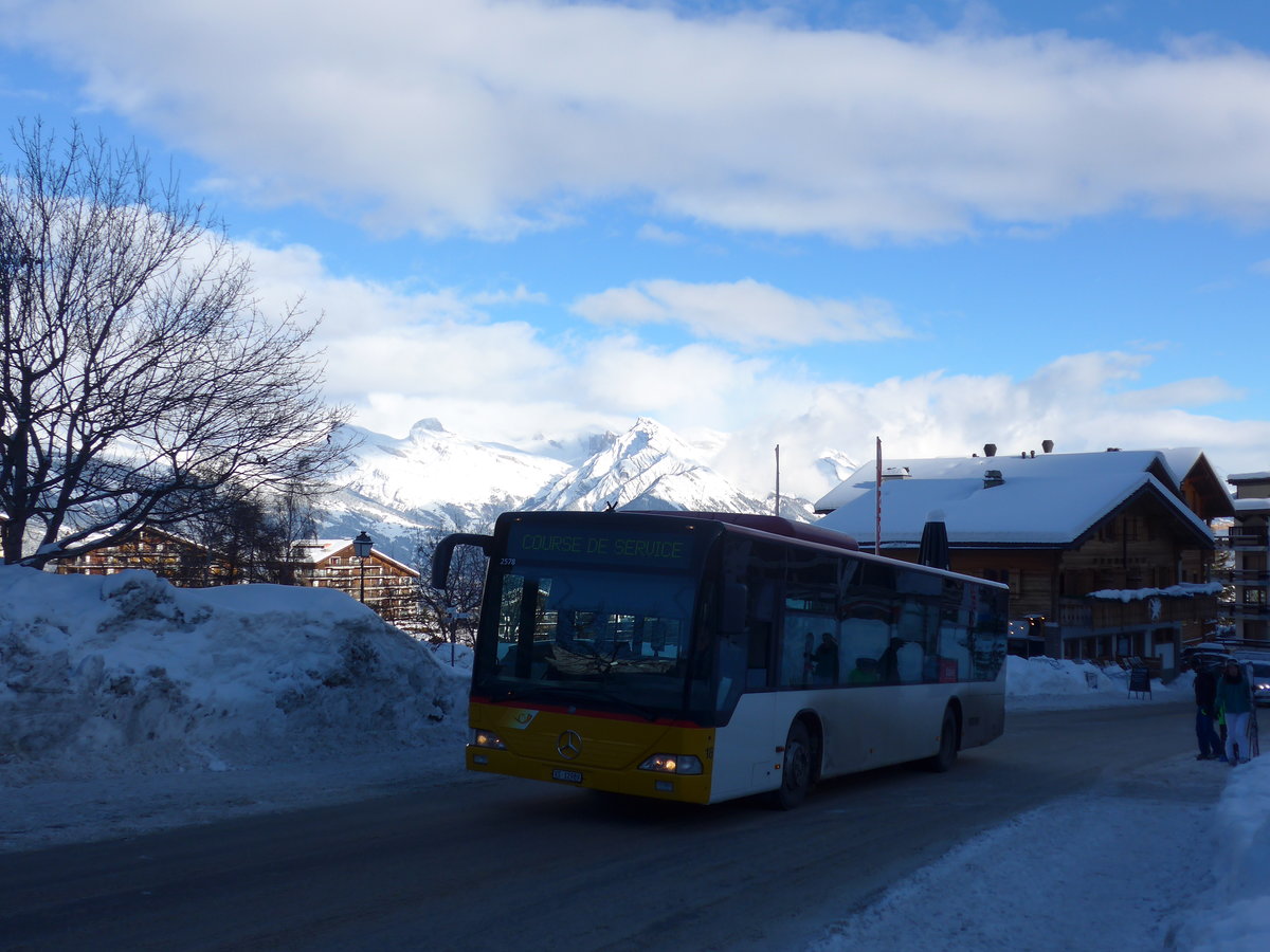(187'001) - Lathion, Sion - Nr. 18/VS 12'989 - Mercedes (ex PostAuto Wallis Nr. 70; ex Lathion, Sion Nr. 70) am 17. Dezember 2017 in Haute-Nendaz, T�l�cabine