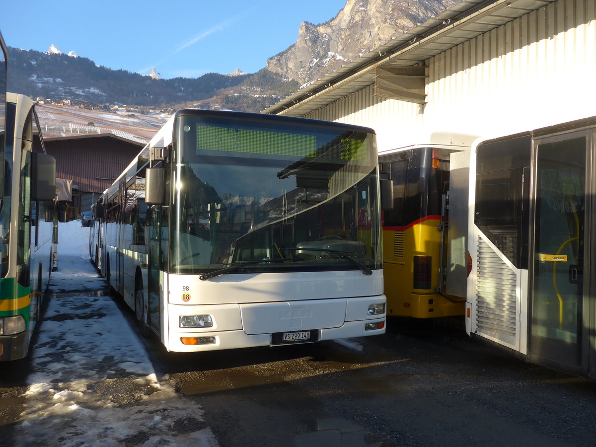 (187'245) - Buchard, Leytron - Nr. 98/VS 299'140 - MAN (ex TN Neuch�tel Nr. 222) am 23. Dezember 2017 in Leytron, Garage