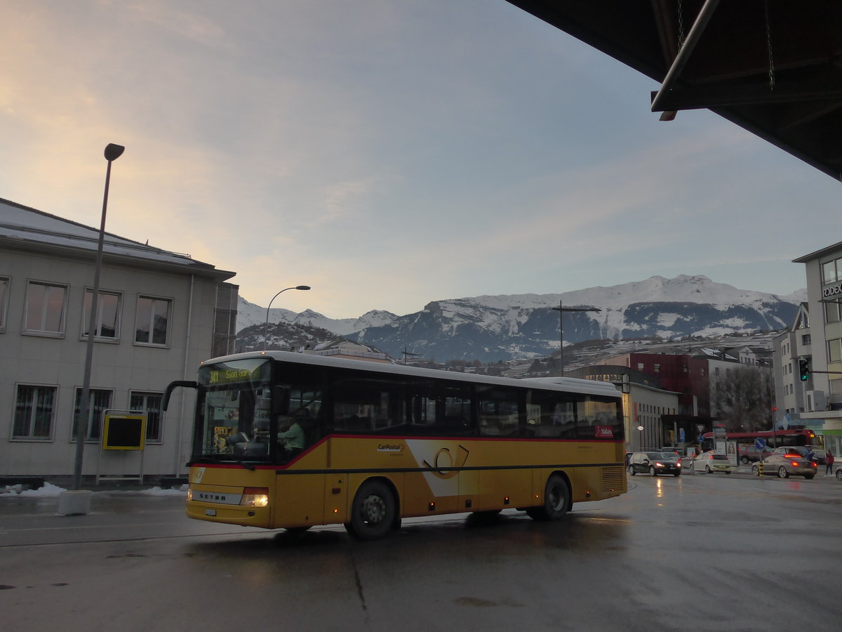 (187'268) - TRD, Savi�se - VS 16'013 - Setra (ex Dubuis, Savi�se) am 23. Dezember 2017 beim Bahnhof Sion
