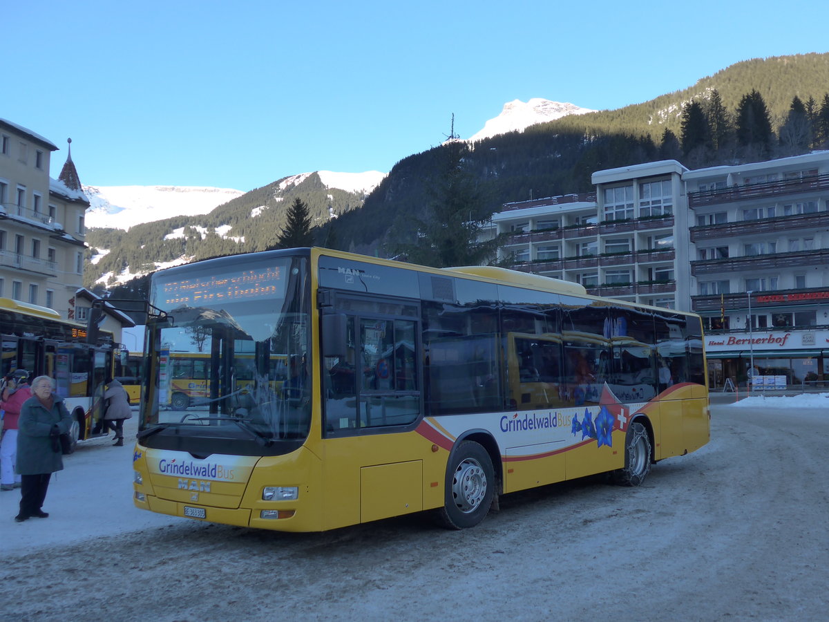 (187'311) - AVG Grindelwald - Nr. 19/BE 363'305 - MAN/G�ppel am 24. Dezember 2017 beim Bahnhof Grindelwald
