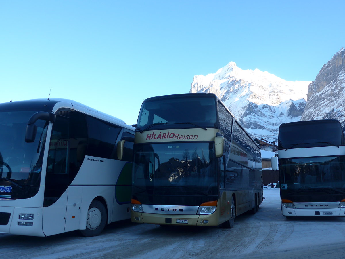 (187'320) - Hil�rio, Sch�tz - LU 254'803 - Setra am 24. Dezember 2017 in Grindelwald, Grund