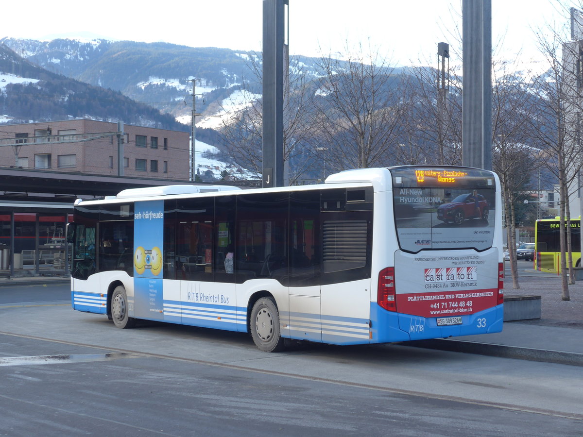 (187'427) - RTB Altst�tten - Nr. 33/SG 309'326 - Mercedes am 26. Dezember 2017 beim Bahnhof Sargans