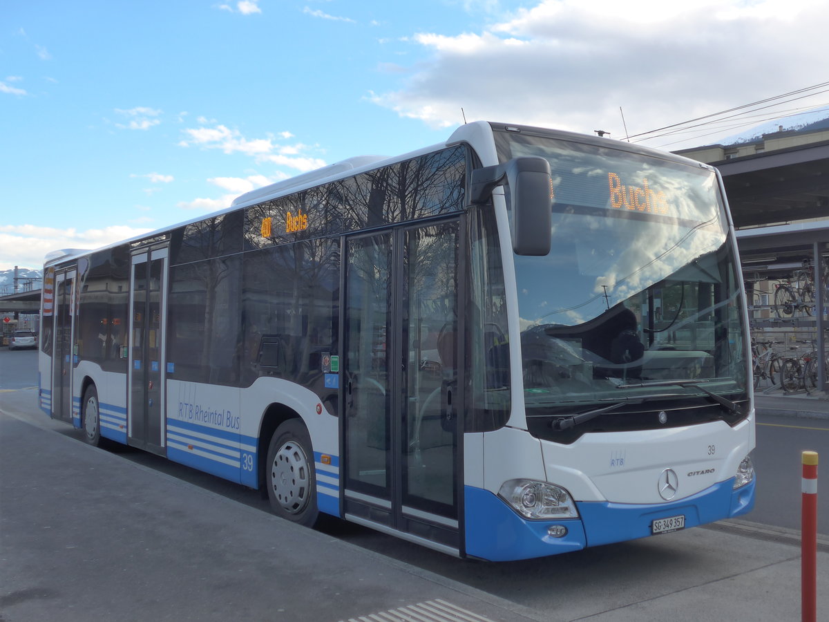 (187'445) - RTB Altst�tten - Nr. 39/SG 349'357 - Mercedes am 26. Dezember 2017 beim Bahnhof Sargans