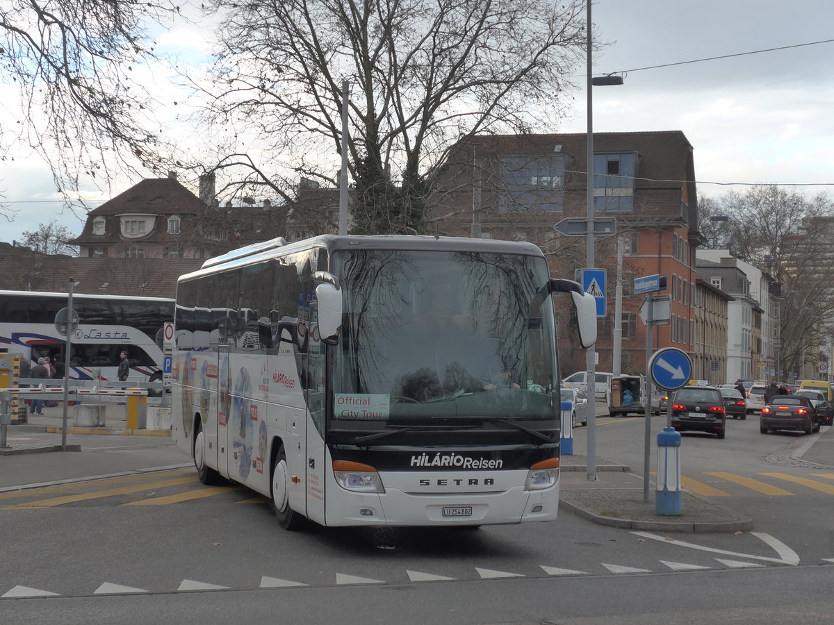 (187'454) - Hil�rio, Sch�tz - LU 254'802 - Setra (ex Marti, Kallnach) am 26. Dezember 2017 in Z�rich, Sihlquai