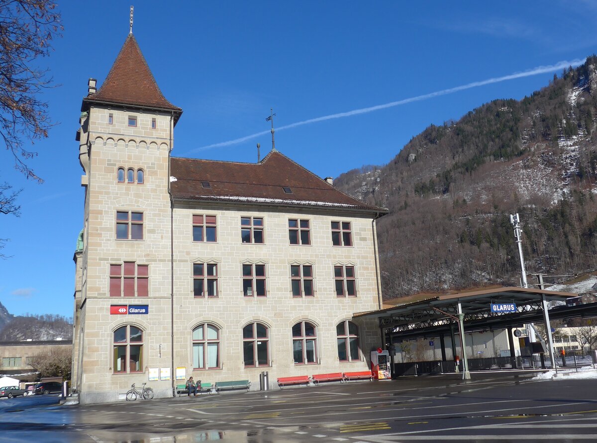 (187'513) - PostAuto-Haltestellen am 31. Dezember 2017 beim Bahnhof Glarus