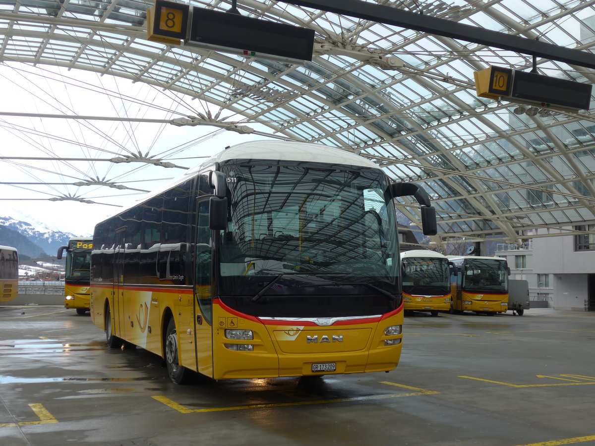 (187'534) - PostAuto Graub�nden - GR 173'209 - MAN am 1. Januar 2018 in Chur, Postautostation