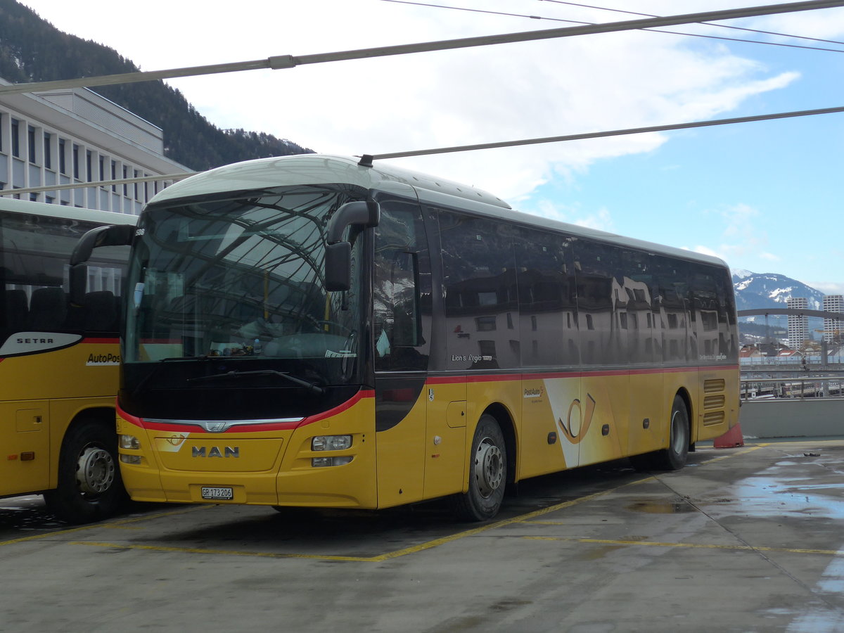 (187'543) - PostAuto Graub�nden - GR 173'206 - MAN am 1. Januar 2018 in Chur, Postautostation