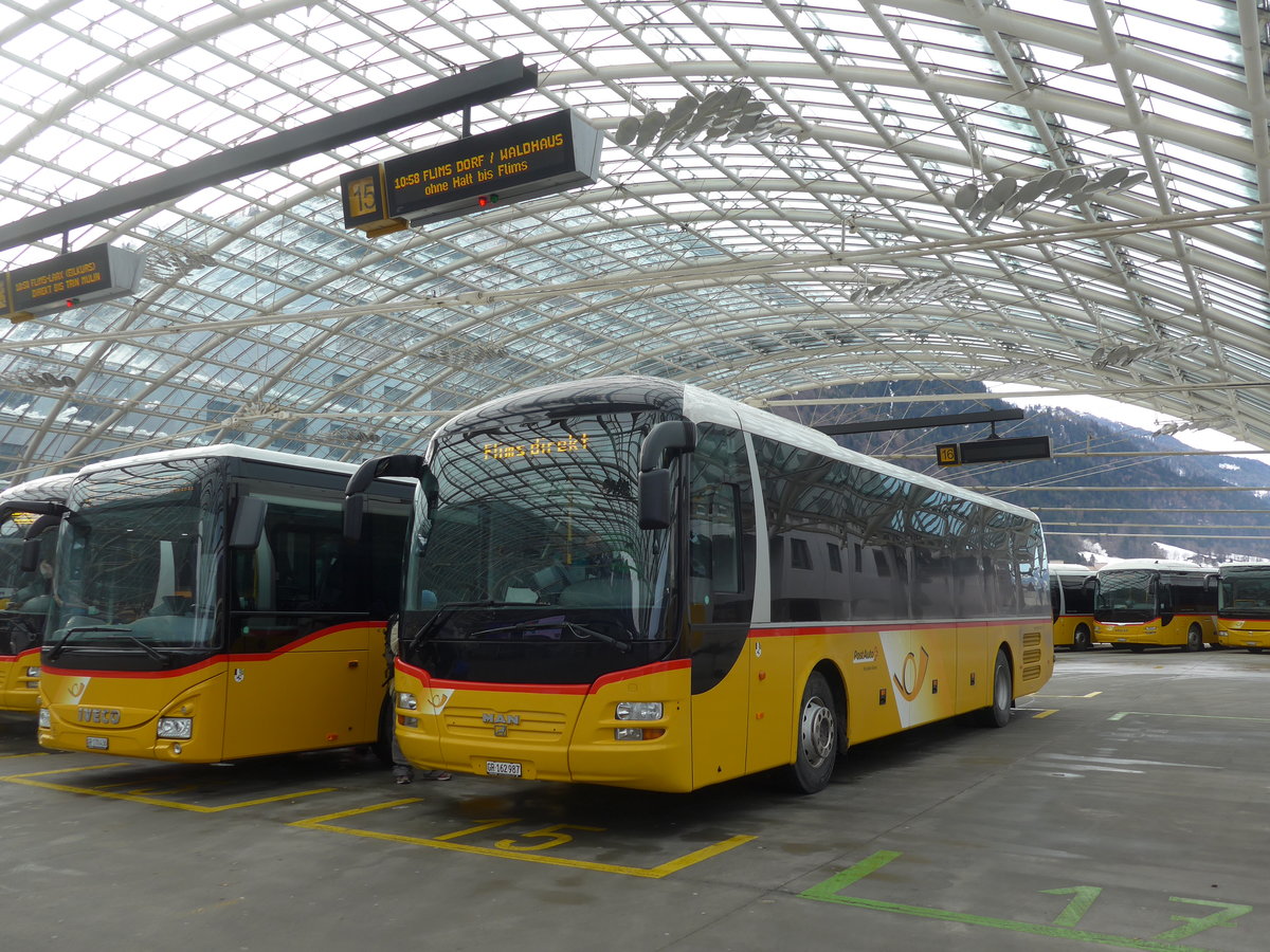 (187'546) - PostAuto Graub�nden - GR 162'987 - MAN am 1. Januar 2018 in Chur, Postautostation