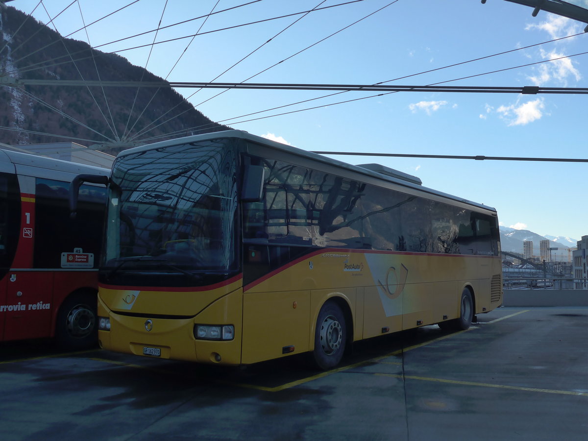 (187'596) - PostAuto Graub�nden - GR 162'970 - Irisbus am 1. Januar 2018 in Chur, Postautostation