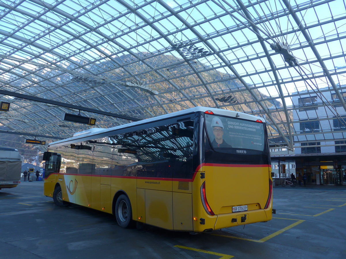 (187'598) - PostAuto Graub�nden - GR 170'433 - Iveco am 1. Januar 2018 in Chur, Postautostation