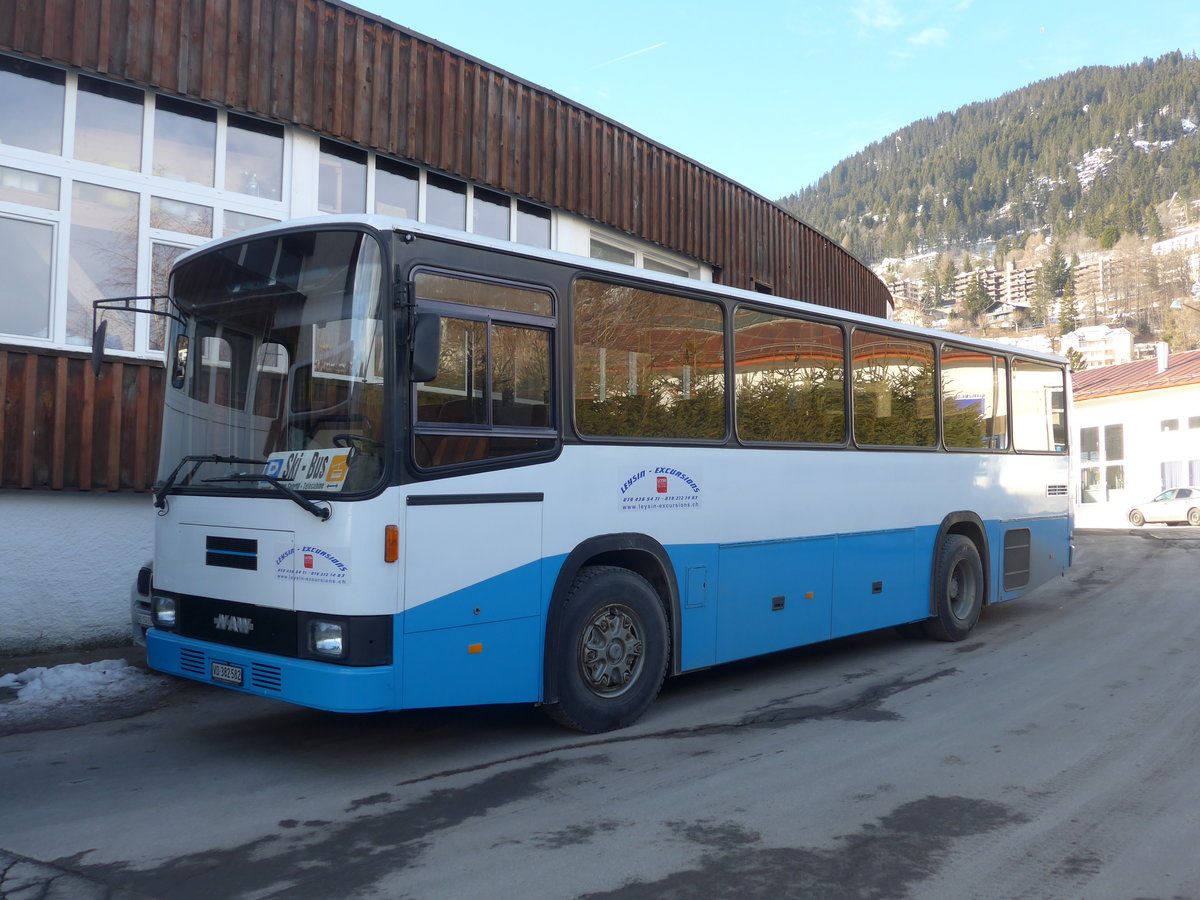 (187'942) - Leysin-Excursions, Leysin - VD 382'582 - NAW/R&J (ex Funi-Car, Biel Nr. 15; ex Autotour, Visp Nr. 2; ex Lehner, B�rchen Nr. 2) am 14. Januar 2018 in Leysin, Garage