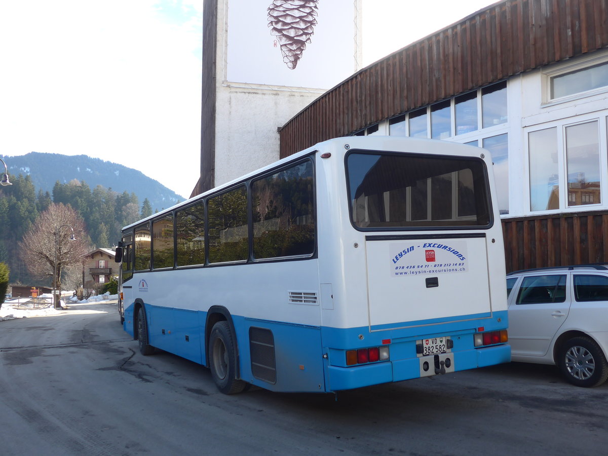 (187'948) - Leysin-Excursions, Leysin - VD 382'582 - NAW/R&J (ex Funi-Car, Biel Nr. 15; ex Autotour, Visp Nr. 2; ex Lehner, B�rchen Nr. 2) am 14. Januar 2018 in Leysin, Garage