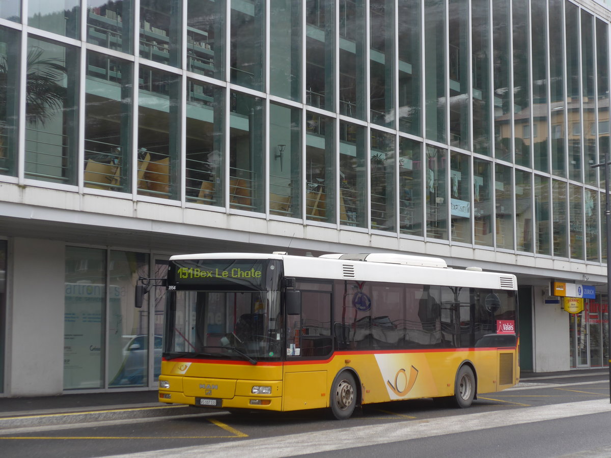 (188'010) - TPC Aigle - VS 107'133 - MAN/G�ppel (ex VD 1261) am 20. Januar 2018 beim Bahnhof Monthey-Ville
