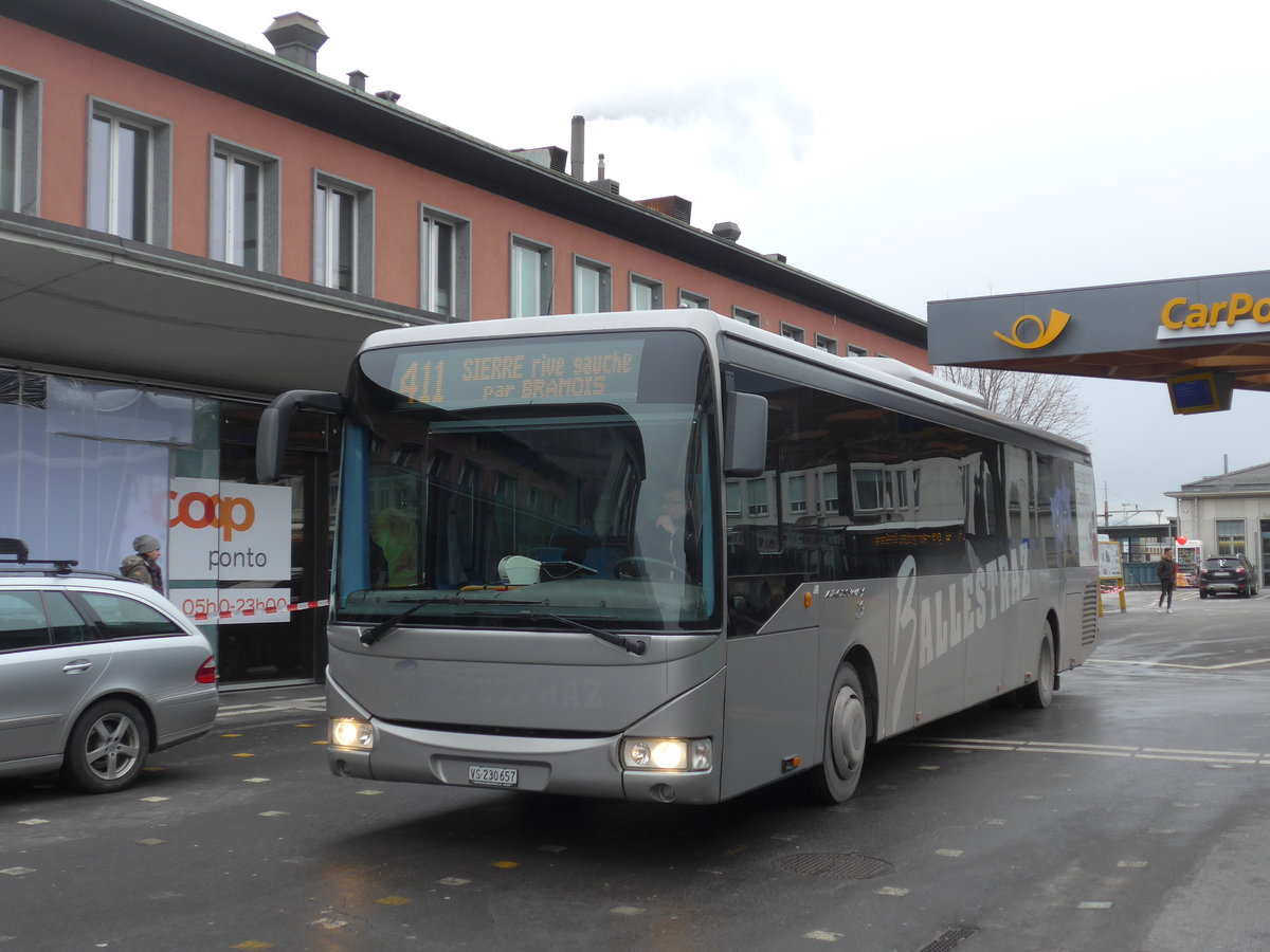 (188'033) - Ballestraz, Gr�ne - VS 230'657 - Irisbus am 20. Januar 2018 beim Bahnhof Sion