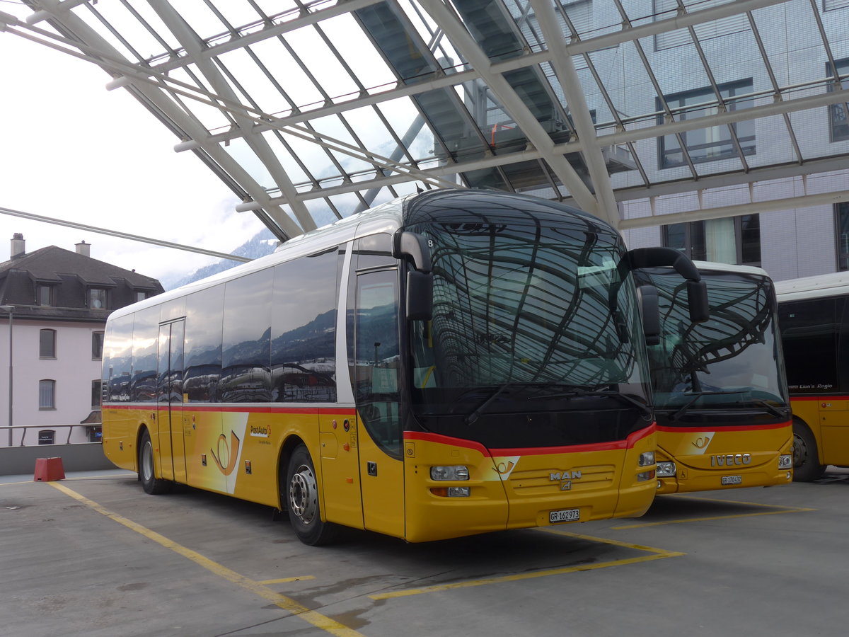 (188'172) - PostAuto Graub�nden - GR 162'973 - MAN am 3. Februar 2018 in Chur, Postautostation