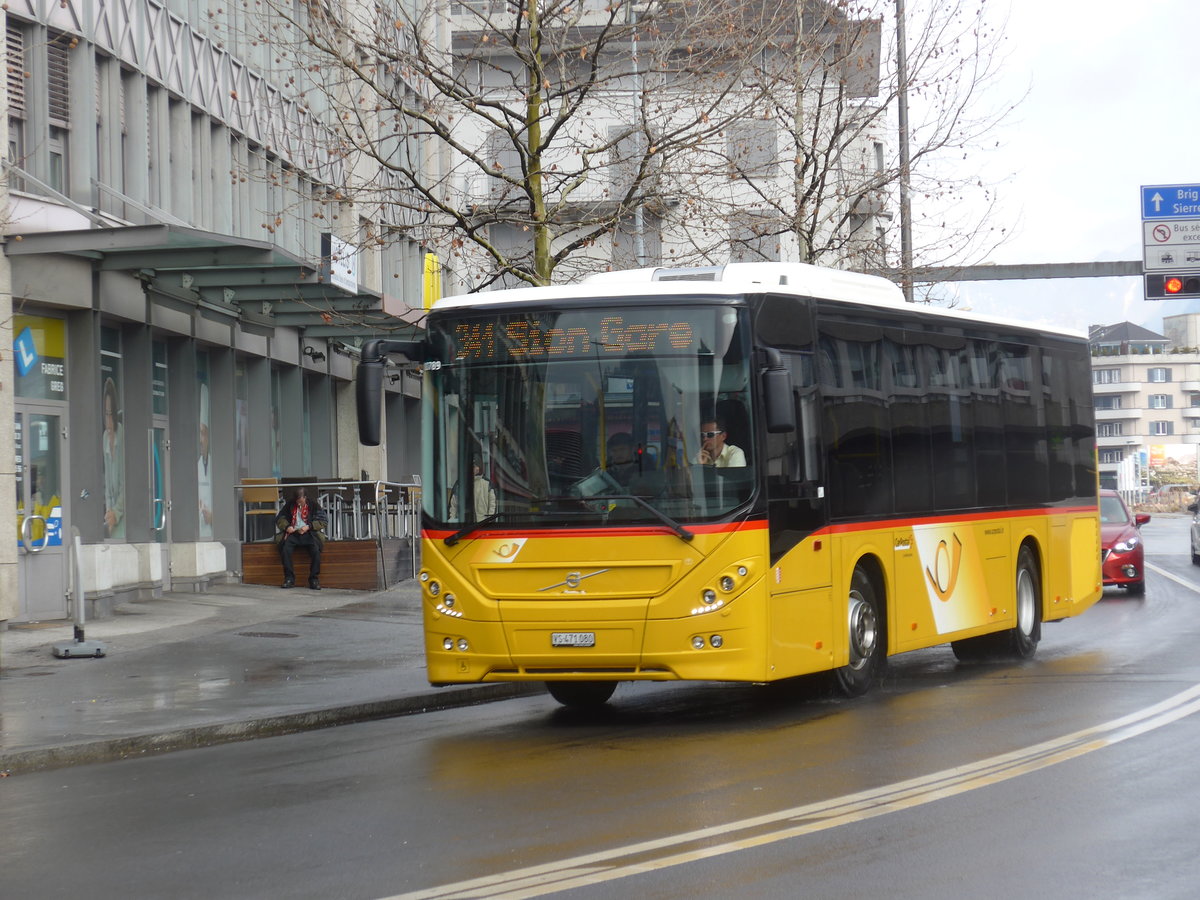 (188'424) - PostAuto Wallis - Nr. 33/VS 471'080 - Volvo (ex TRD, Savi�se) am 11. Februar 2018 beim Bahnhof Sion
