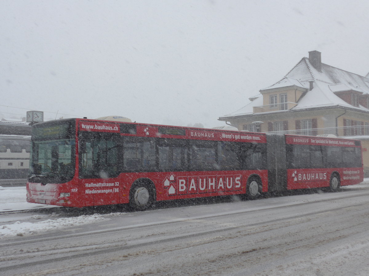 (188'461) - STI Thun - Nr. 122/BE 700'122 - MAN am 12. Februar 2018 beim Bahnhof Spiez