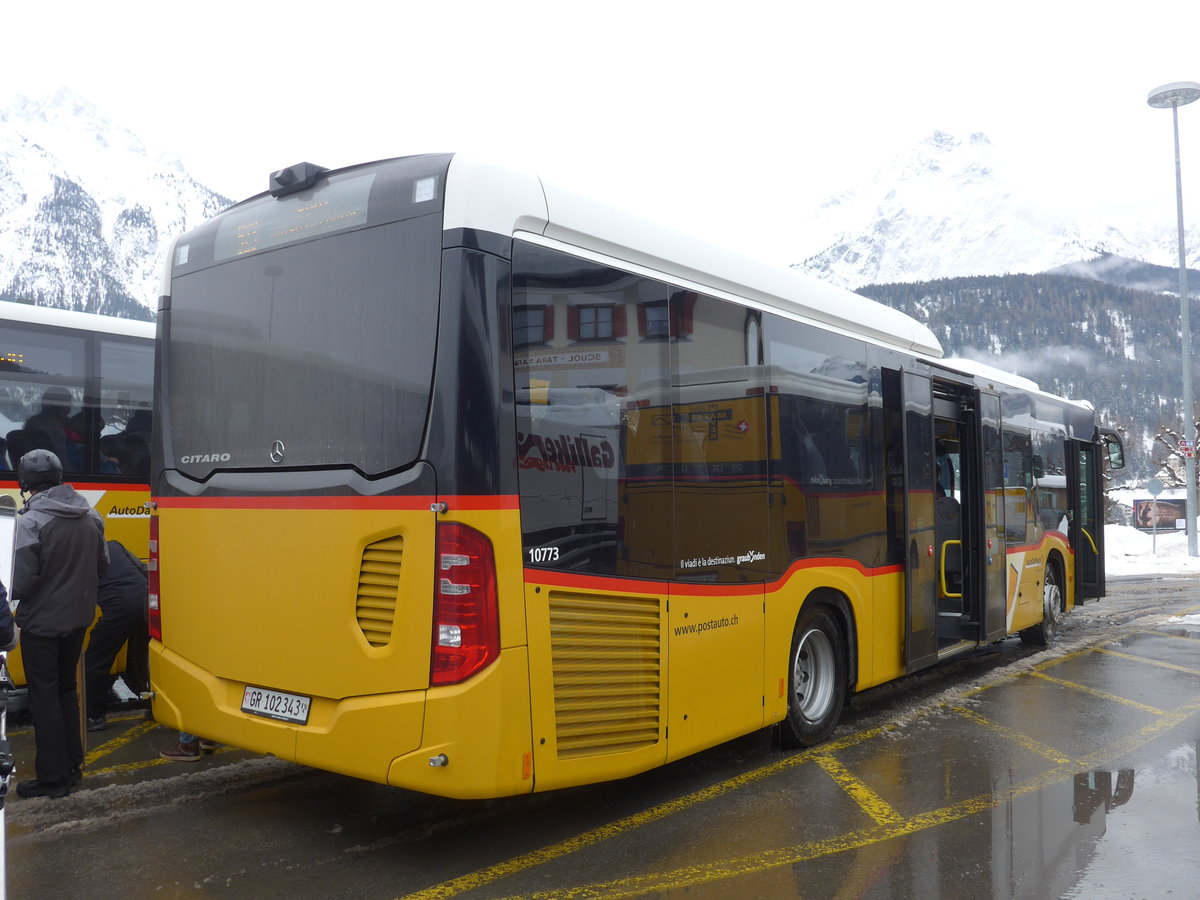 (188'757) - PostAuto Graub�nden - GR 102'343 - Mercedes am 16. Februar 2018 beim Bahnhof Scuol-Tarasp