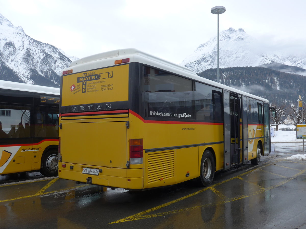 (188'758) - PostAuto Graub�nden - GR 102'346 - Setra am 16. Februar 2018 beim Bahnhof Scuol-Tarasp