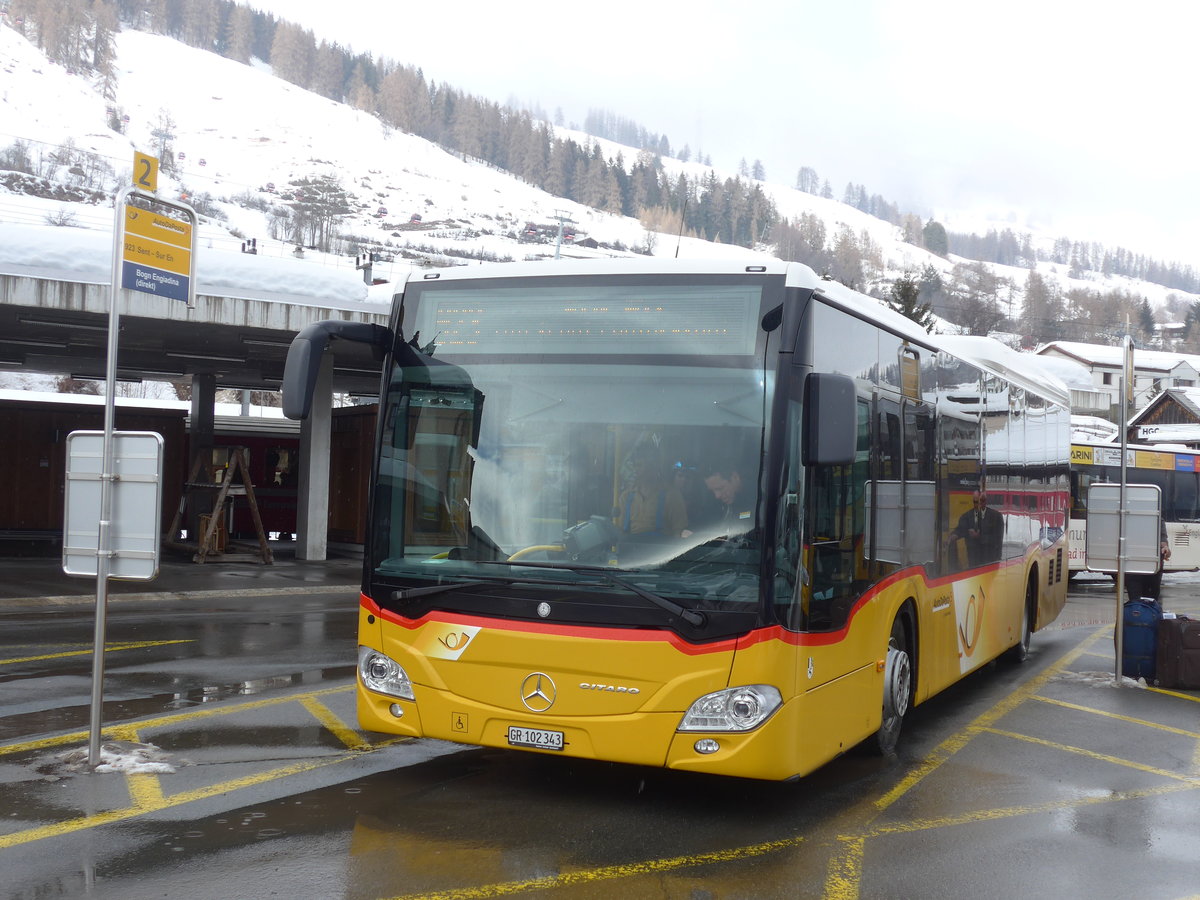 (188'810) - PostAuto Graub�nden - GR 102'343 - Mercedes am 16. Februar 2018 beim Bahnhof Scuol-Tarasp