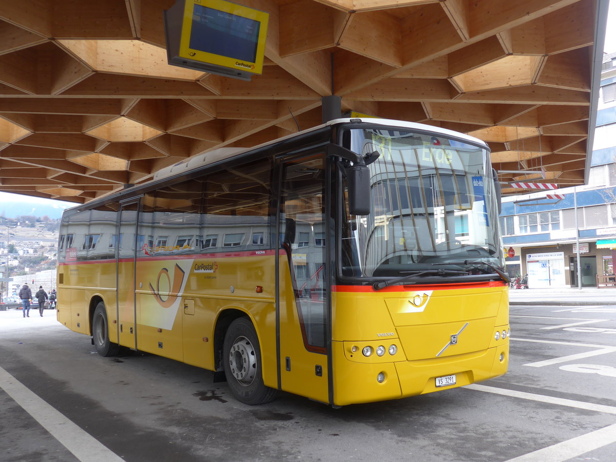 (188'894) - Ev�quoz, Erde - VS 3291 - Volvo am 18. Februar 2018 beim Bahnhof Sion