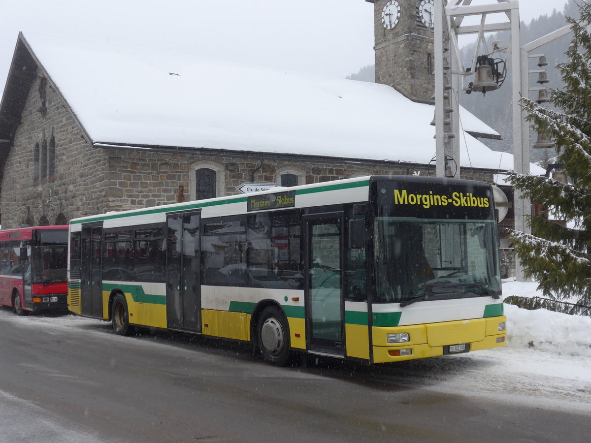 (188'983) - T�l�morgins, Morgins - VS 301'708 - MAN (ex TN Neuch�tel Nr. 223) am 3. M�rz 2018 in Morgins, Place d'Eglise