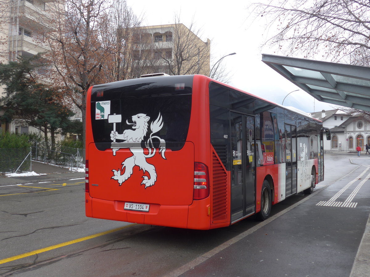 (189'022) - TMR Martigny - Nr. 121/VS 1104 - Mercedes am 3. M�rz 2018 beim Bahnhof Martigny