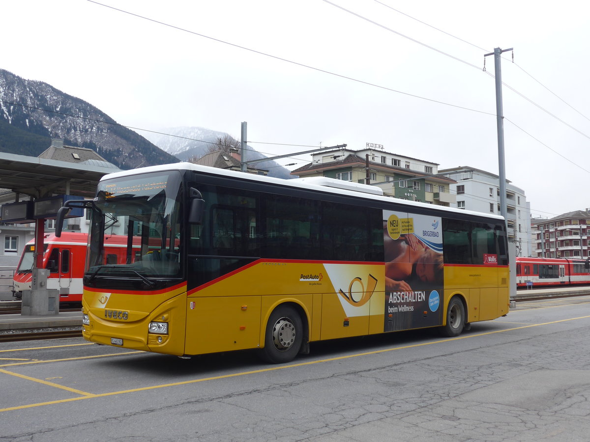 (189'053) - PostAuto Wallis - VS 445'902 - Iveco am 3. M�rz 2018 beim Bahnhof Brig
