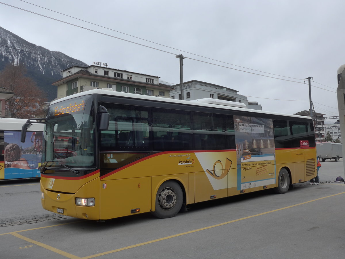 (189'057) - PostAuto Wallis - VS 407'396 - Irisbus am 3. M�rz 2018 beim Bahnhof Brig