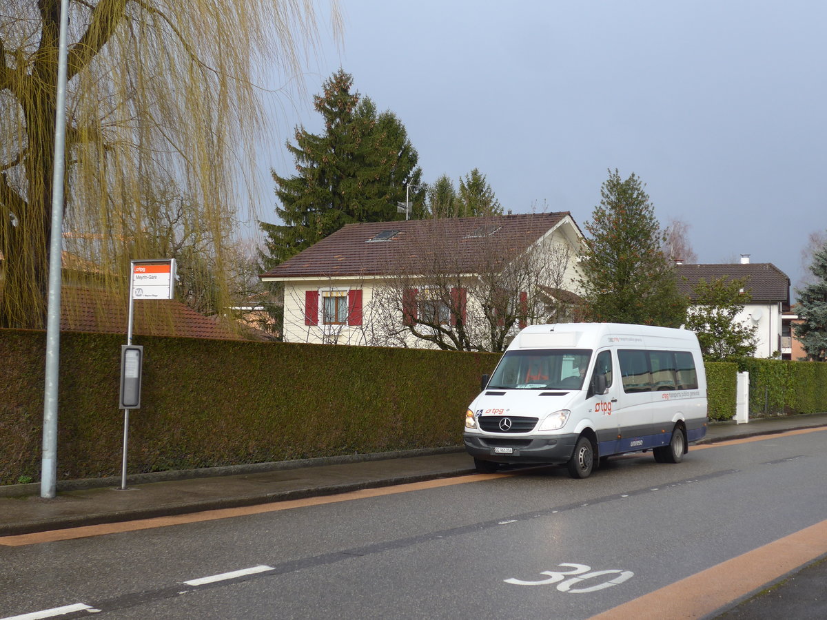 (189'131) - TPG Gen�ve - Nr. 447/GE 961'256 - Mercedes (ex Globe-Limo, Gen�ve Nr. 912) am 12. M�rz 2018 beim Bahnhof Meyrin