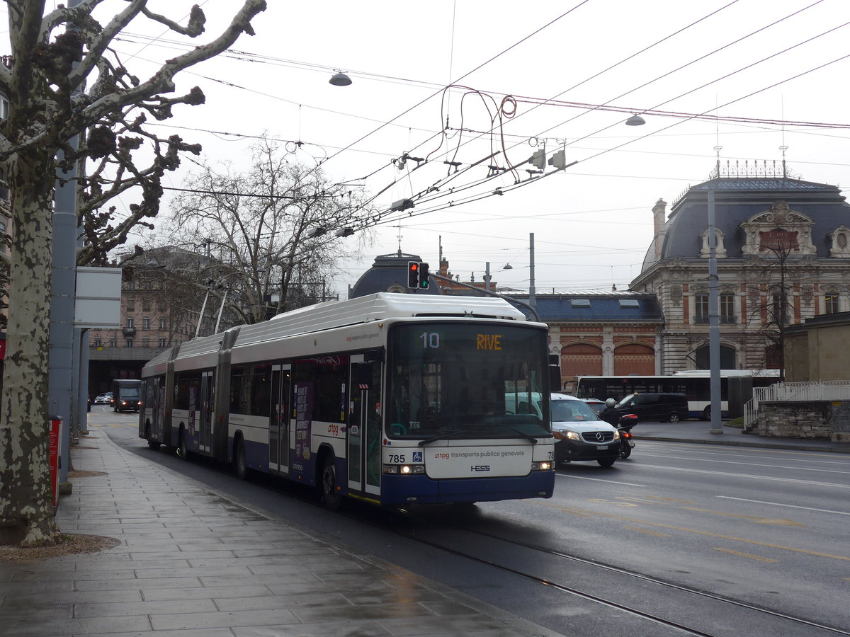 (189'176) - TPG Gen�ve - Nr. 785 - Hess/Hess Doppelgelenktrolleybus am 12. M�rz 2018 in Gen�ve, Place des Vingt-Deux-Cantons