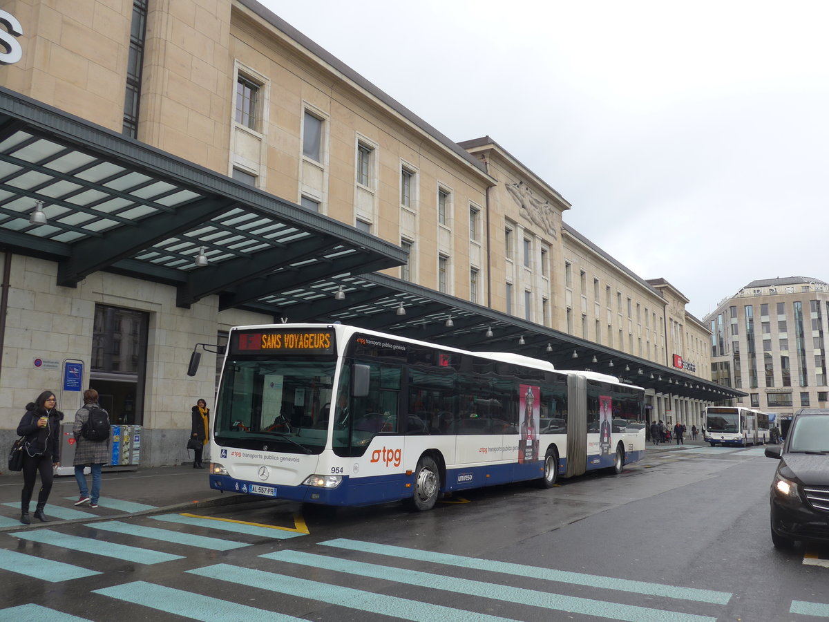 (189'198) - Aus Frankreich: TPG Gen�ve (France) - Nr. 954/AL 557 PR - Mercedes am 12. M�rz 2018 beim Bahnhof Gen�ve