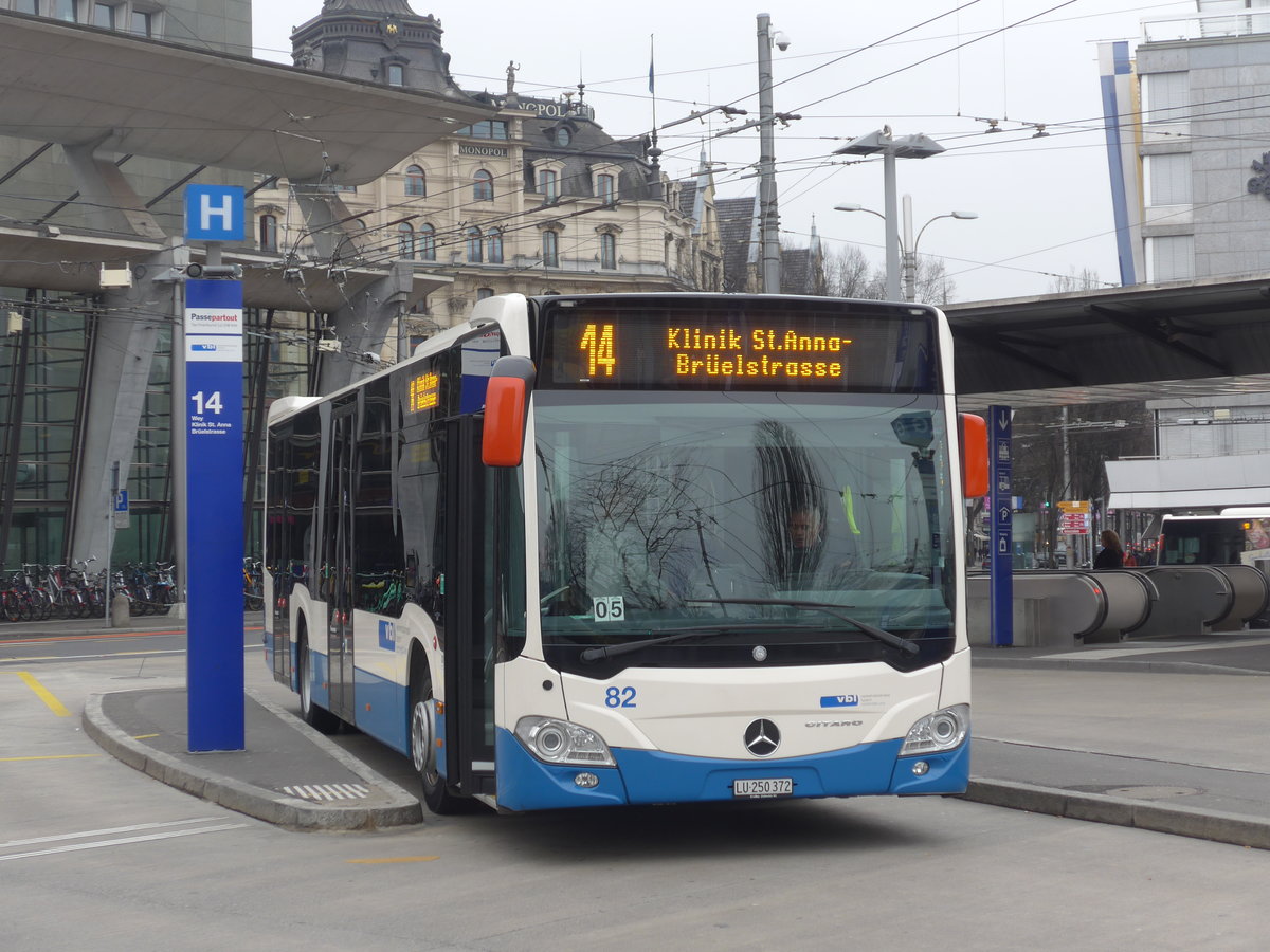 (189'309) - VBL Luzern - Nr. 82/LU 250'372 - Mercedes am 17. M�rz 2018 beim Bahnhof Luzern