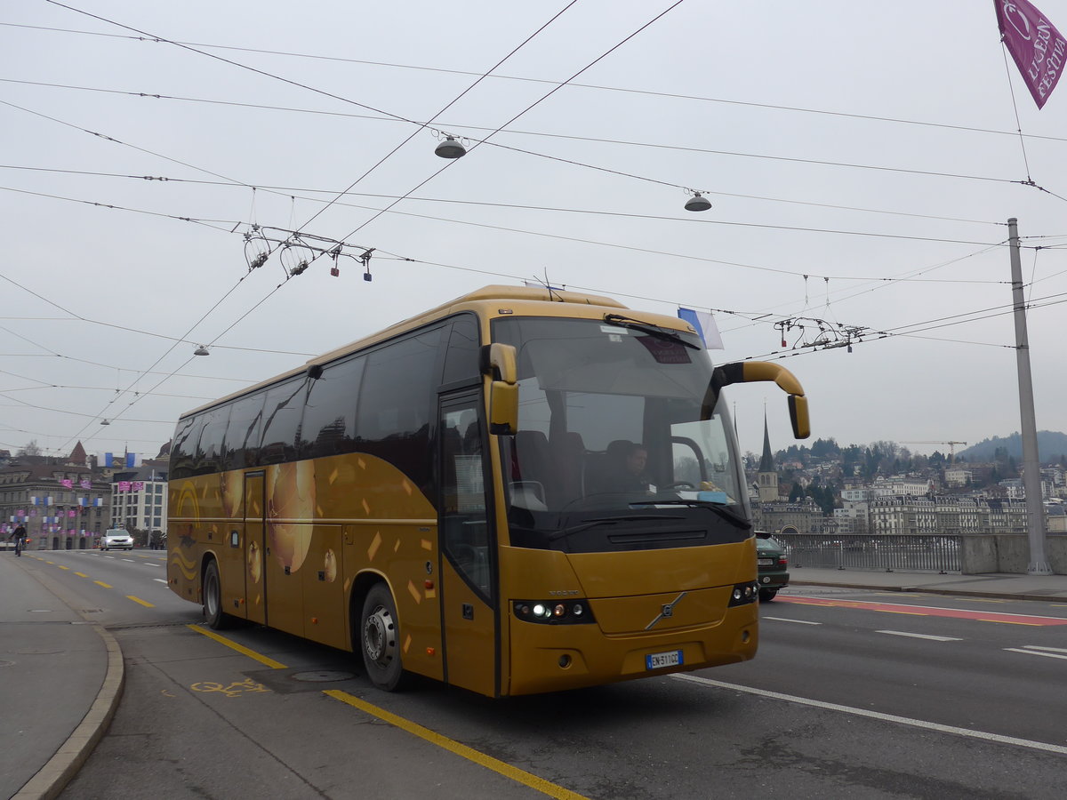 (189'326) - Aus Italien: ??? - EN-311 CC - Volvo am 17. M�rz 2018 in Luzern, Bahnhofbr�cke