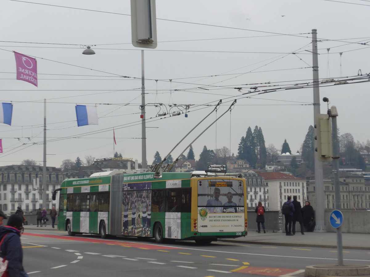 (189'335) - VBL Luzern - Nr. 230 - Hess/Hess Gelenktrolleybus am 17. M�rz 2018 in Luzern, Bahnhofbr�cke